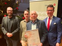 Auf dem Bild sind von links zu sehen Landtagskandidat Raphael Kupferer, Ortsvereinvorsitzender Daniel Busam, Wolfgang Lacherbauer und Oberbürgermeister Gregor Bühler